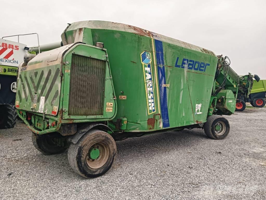 Faresin LEADER 2600 ミキサーフィーダー