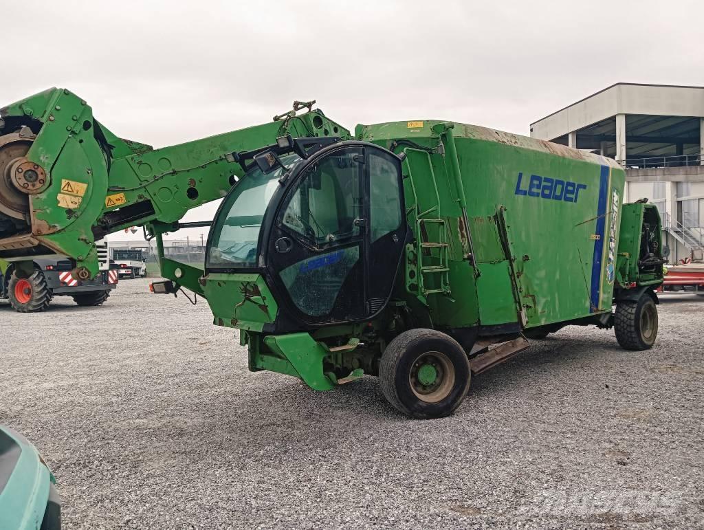 Faresin LEADER 2600 ミキサーフィーダー