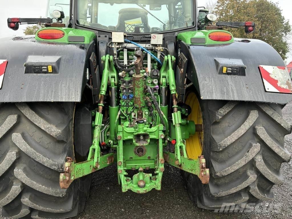 John Deere 6215R トラクター