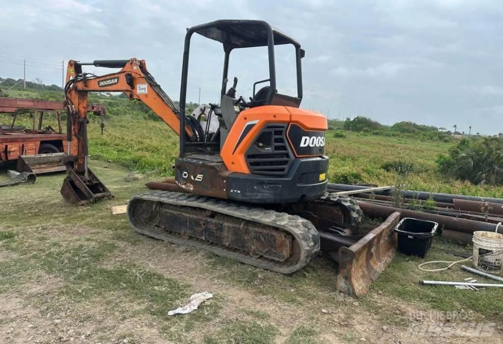 Doosan DX50 大型油圧ショベル12t以上（パワーショベル・ユンボ）