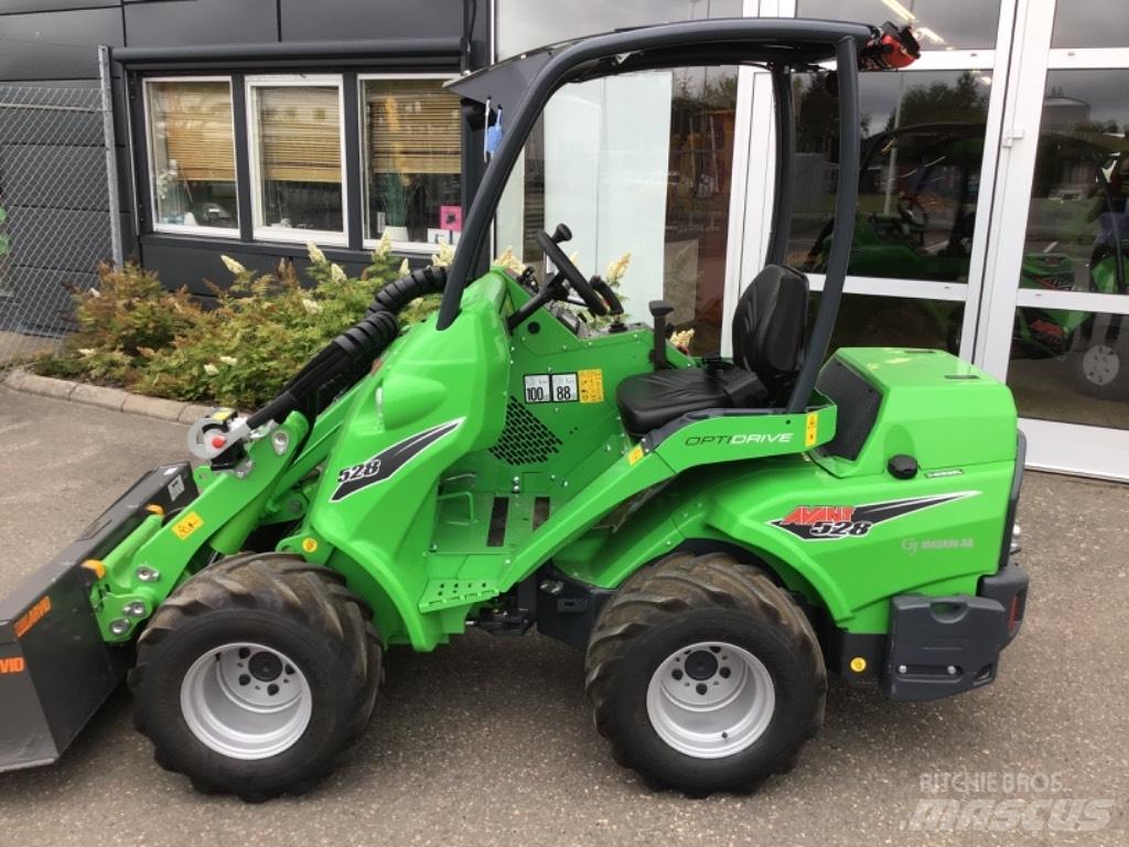Avant 528 DEMO 多目的ローダー