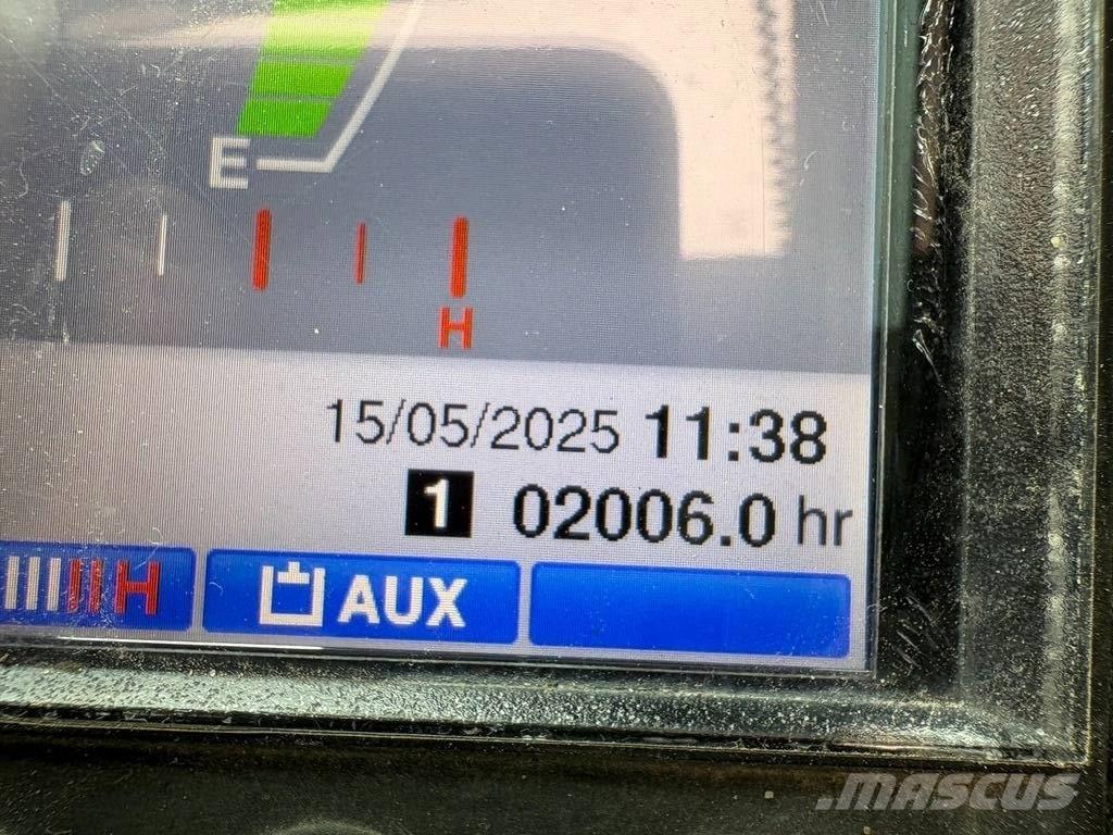 Takeuchi TB 240 ミニ油圧ショベル 7t以下（ミニユンボ・ミニディガー）