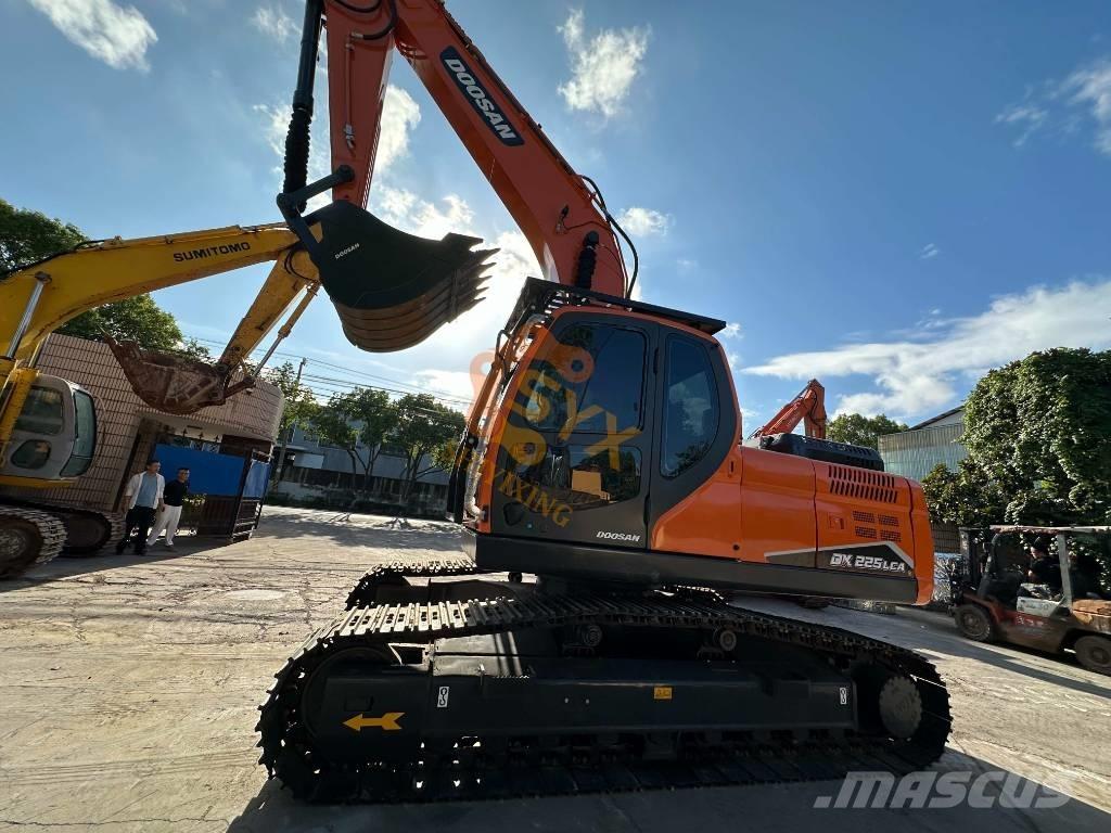 Doosan DX 225 LCA 大型油圧ショベル12t以上（パワーショベル・ユンボ）
