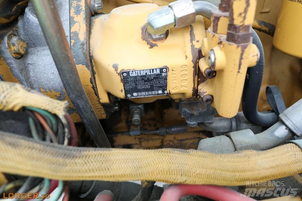 CAT 730 アーティキュレート式ダンプトラック