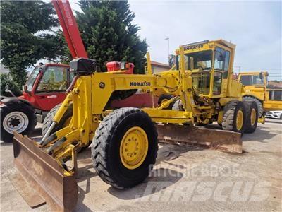 Komatsu GD 521 A-1 モーターグレーダー