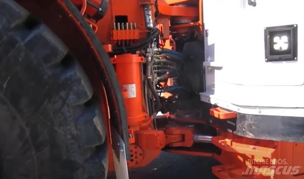 Sandvik LH 517 地下ローダー