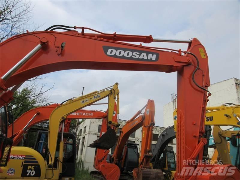 Doosan DX 300 LC 大型油圧ショベル12t以上（パワーショベル・ユンボ）