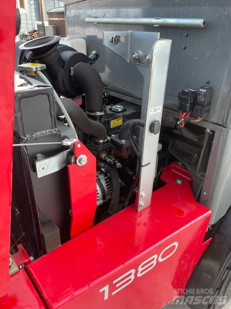 Weidemann 1380 多目的ローダー