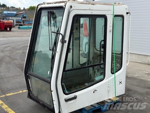 Liebherr CAB SERIE B キャビン及び内装