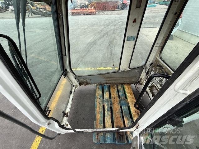 Liebherr CAB SERIE B キャビン及び内装