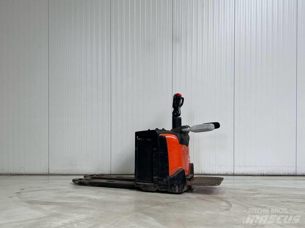 BT LPE250 ローリフトとプラットフォーム