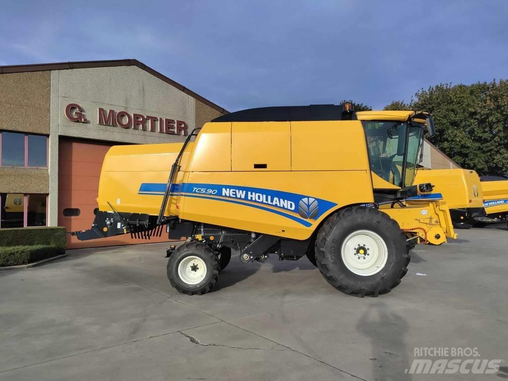 New Holland TC 5.90 コンバイン