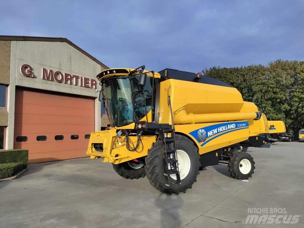 New Holland TC 5.90 コンバイン