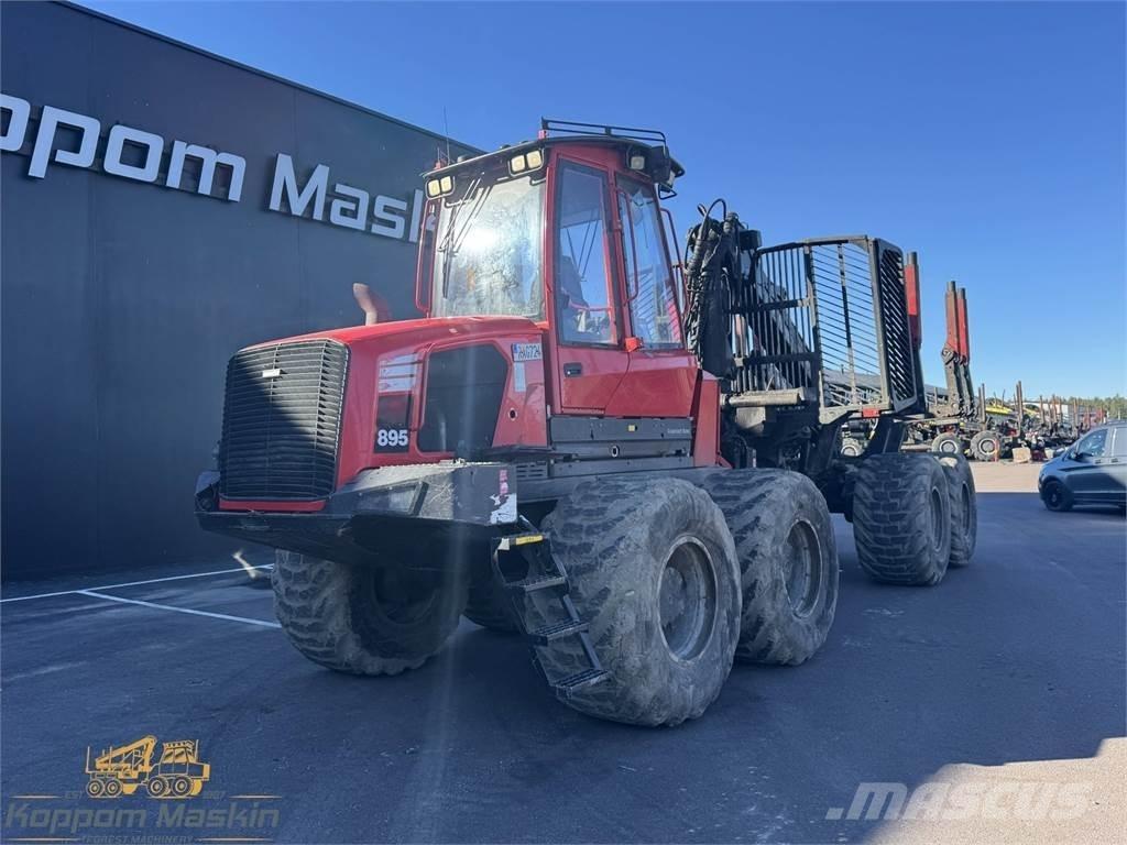 Komatsu 895 フォワーダー