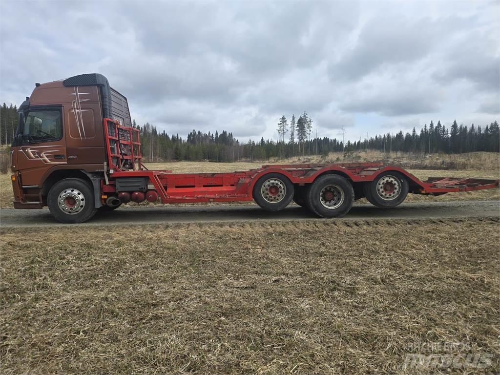 Volvo FM12 8x2 林業機械輸送トラック