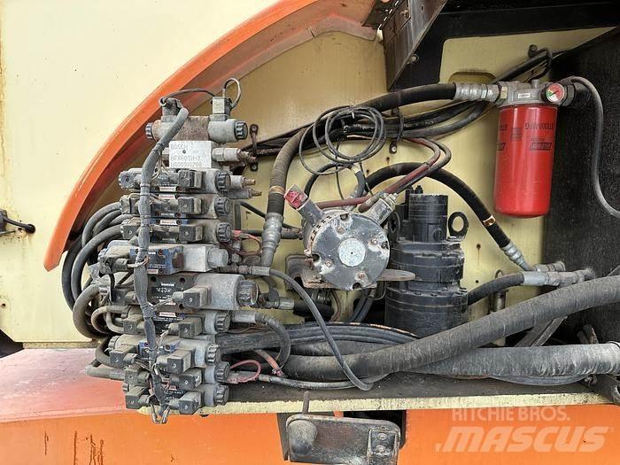 JLG 800AJ ブームリフト　屈伸型