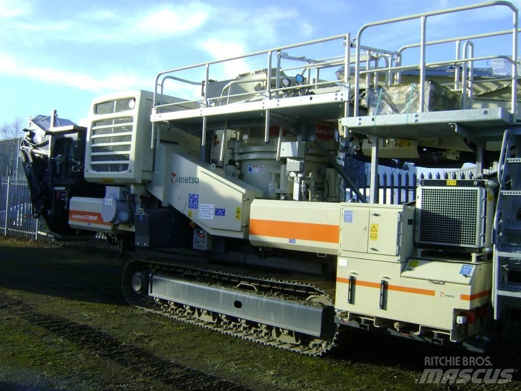 Metso LT 300 HP 自走式クラッシャー
