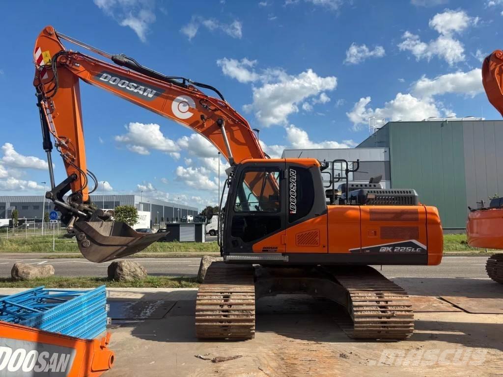 Doosan DX225LC-7 大型油圧ショベル12t以上（パワーショベル・ユンボ）