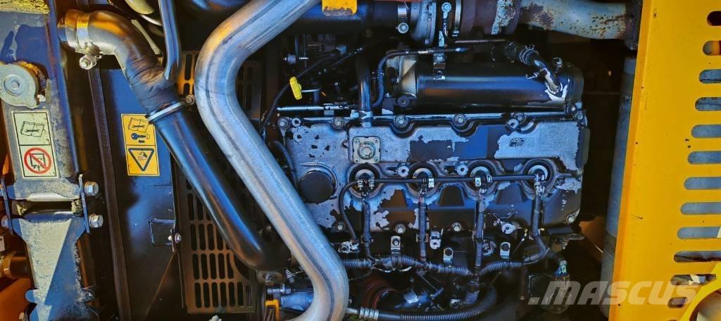 JCB JS 145 W ホイール式油圧ショベル（パワーショベル・ユンボ・バックホー）