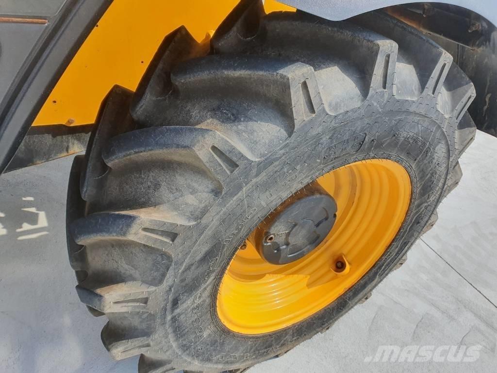 JCB 531-70 - BC25 テレスコーピックハンドラー