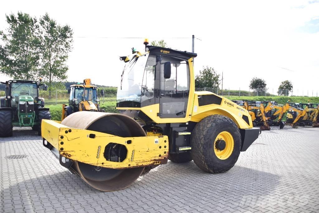 Bomag BW 213 DH 振動ローラ