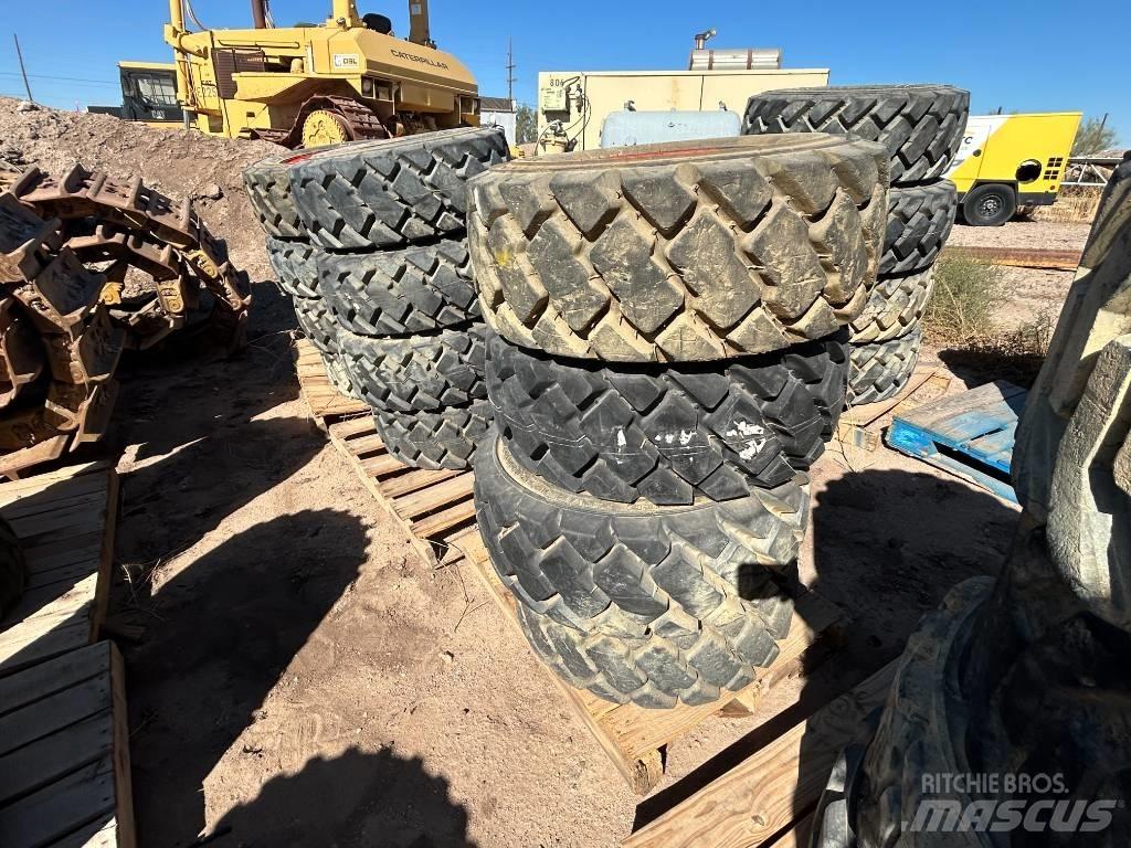 Bobcat 12x16.5 Tires タイヤ、ホイル、リム