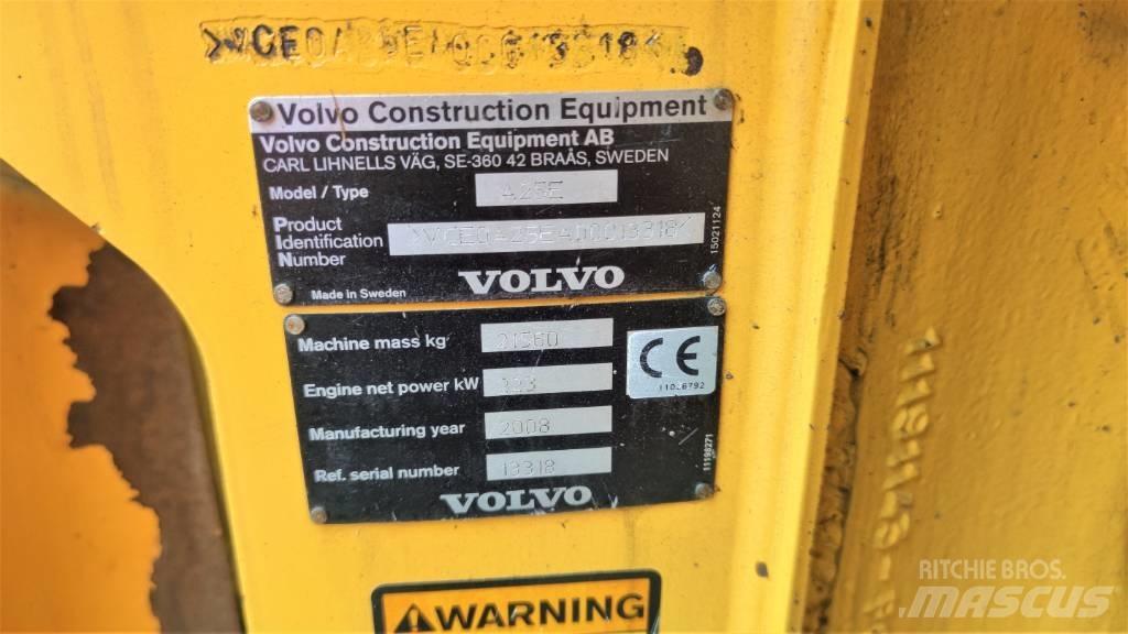 Volvo A 25 E アーティキュレート式ダンプトラック