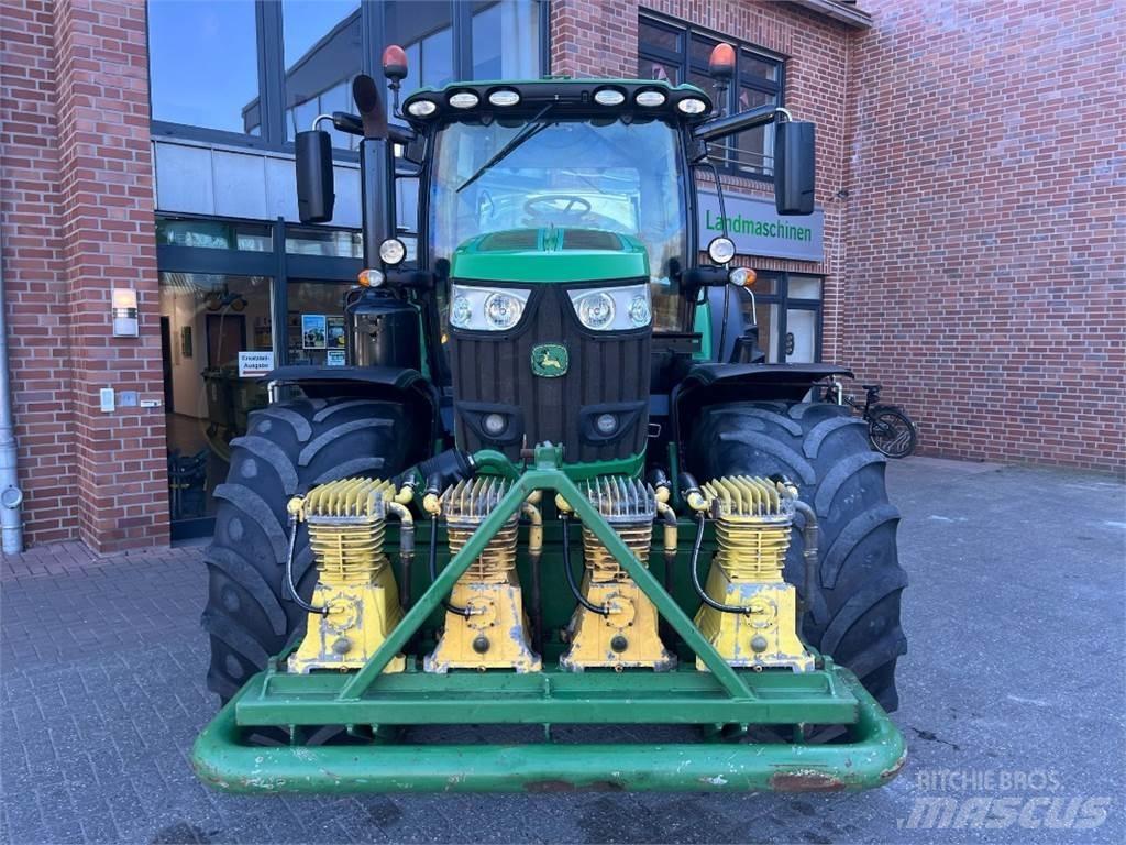 John Deere 6215R トラクター