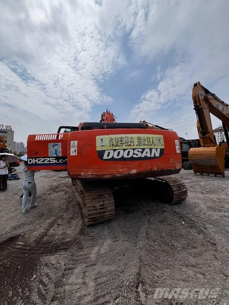 Doosan DH 225 LC-7 大型油圧ショベル12t以上（パワーショベル・ユンボ）