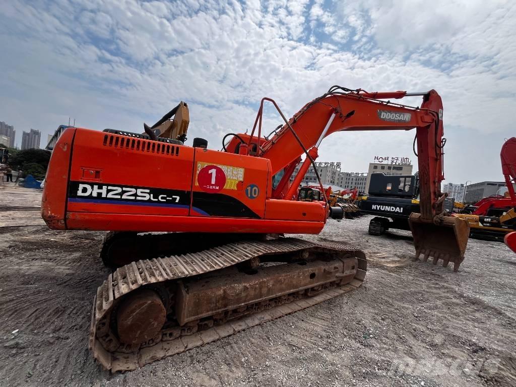 Doosan DH 225 LC-7 大型油圧ショベル12t以上（パワーショベル・ユンボ）