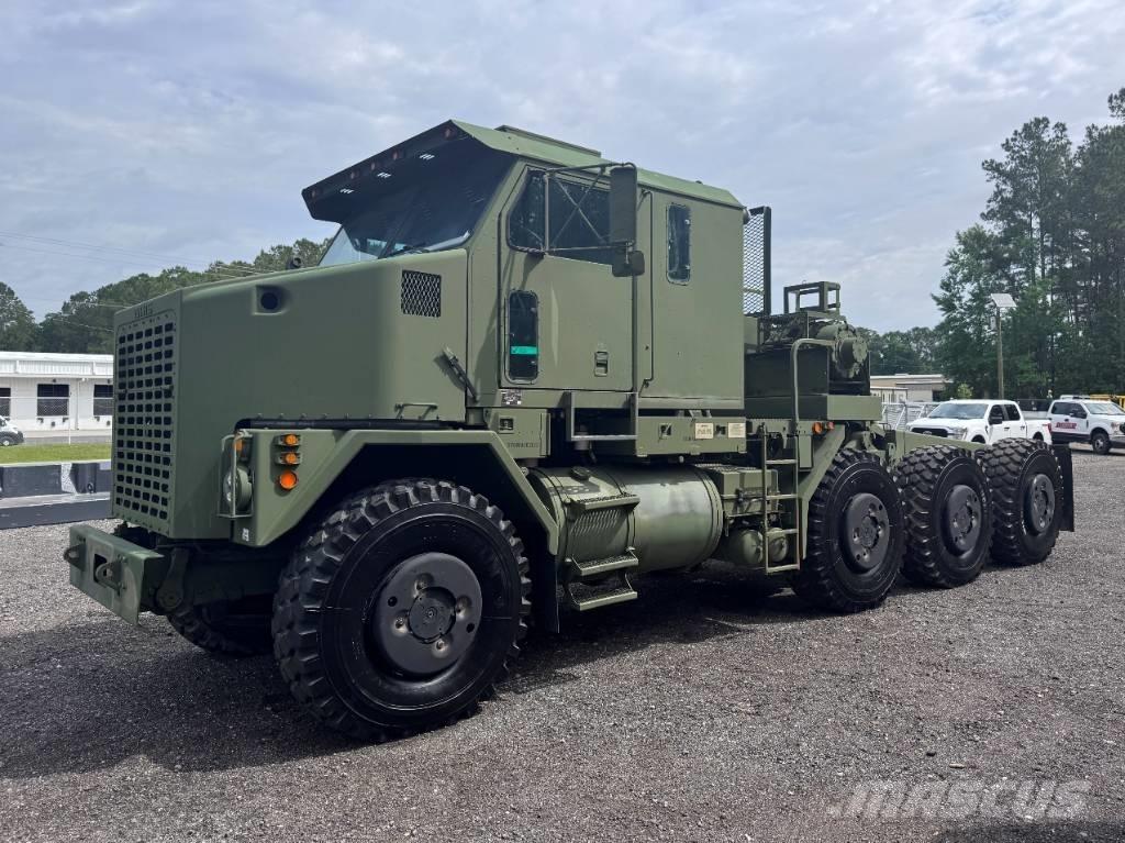 Oshkosh M1070 中古トラクターヘッド | トレーラーヘッド