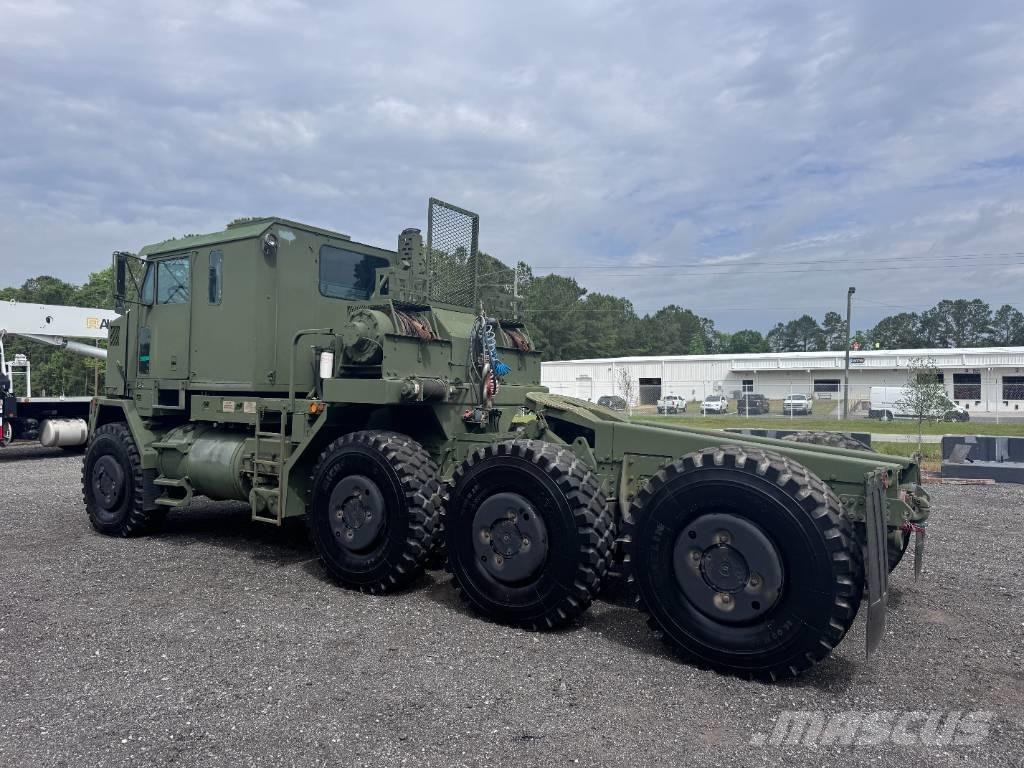 Oshkosh M1070 中古トラクターヘッド | トレーラーヘッド
