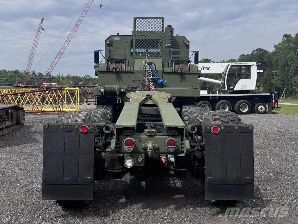 Oshkosh M1070 中古トラクターヘッド | トレーラーヘッド