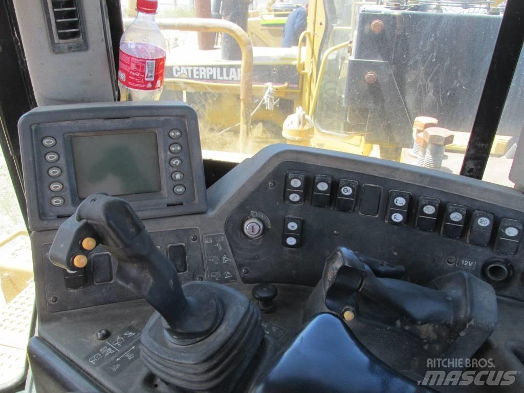 CAT D 9 T ブルドーザー