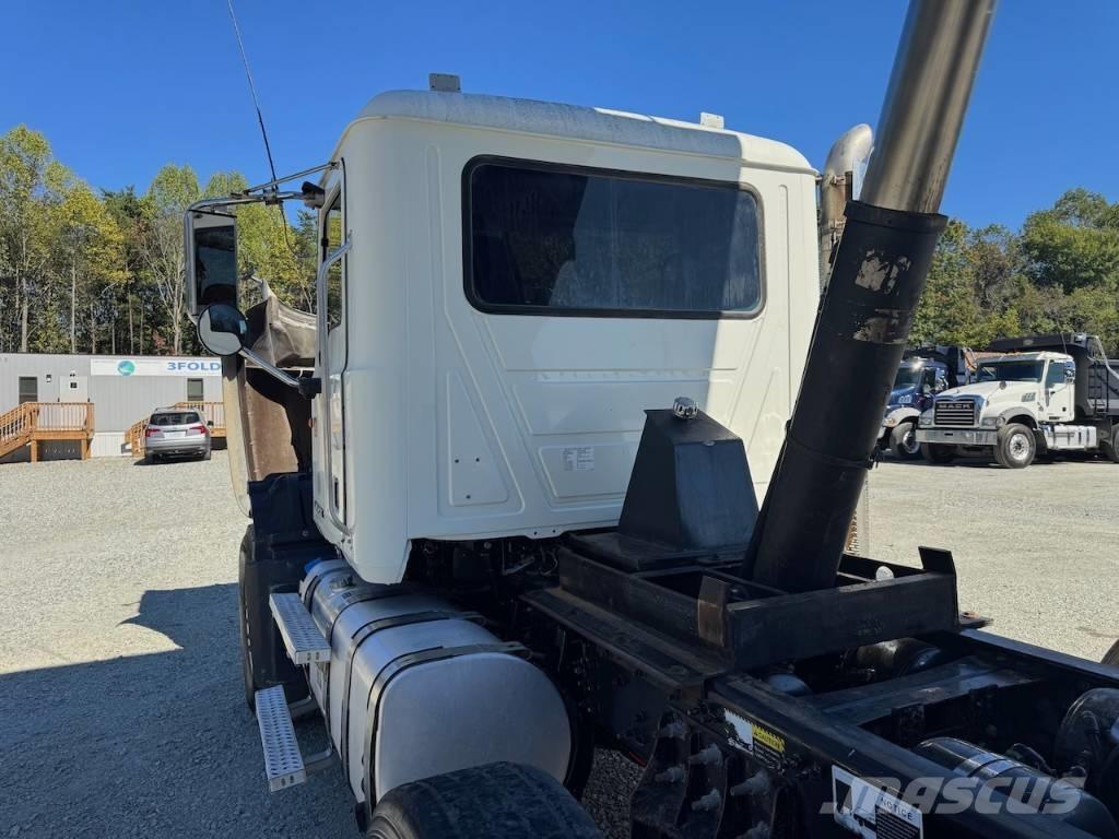 Mack GU713 ダンプ