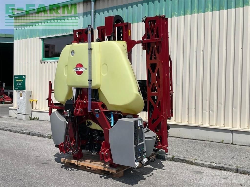 Hardi Mega 1200 牽引型スプレイヤー