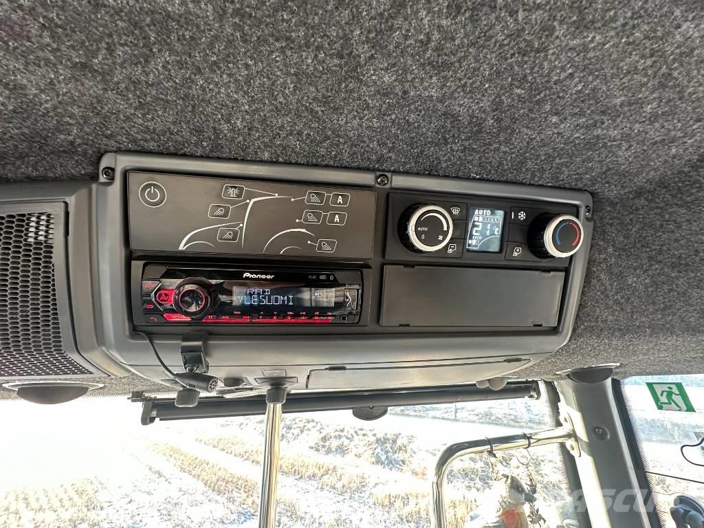 Valtra N 135 Active トラクター