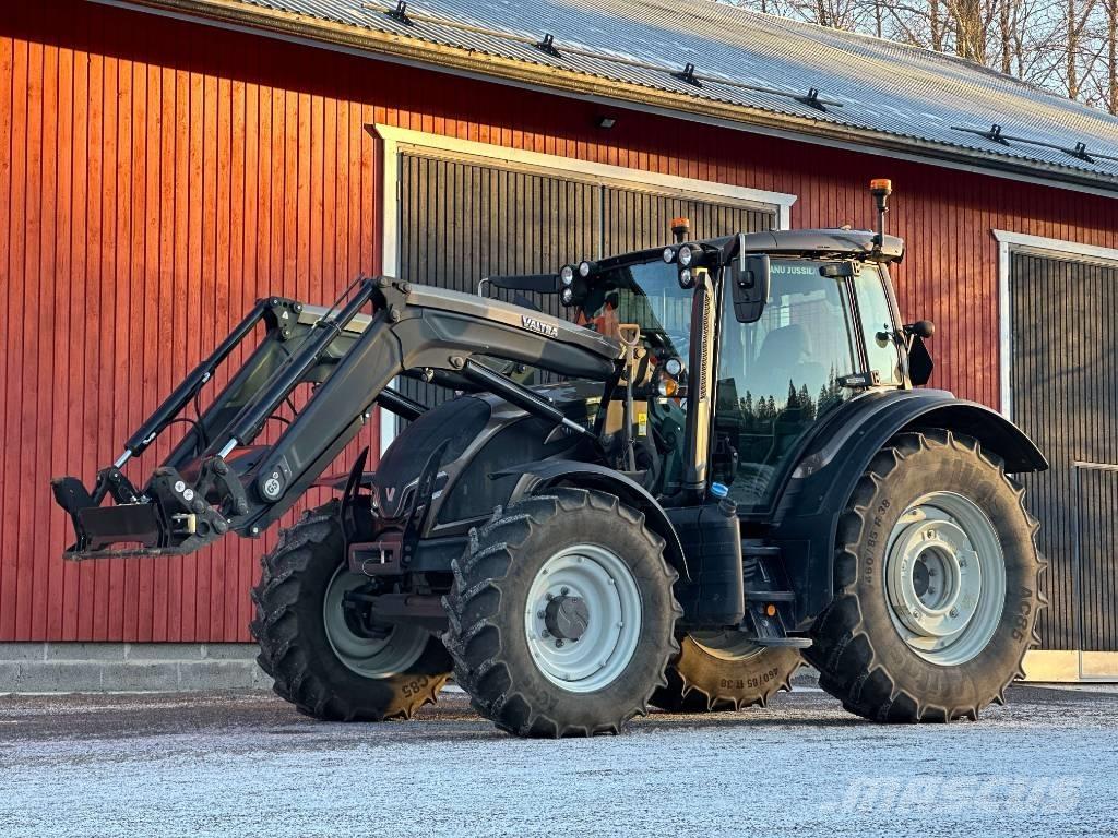 Valtra N 135 Active トラクター