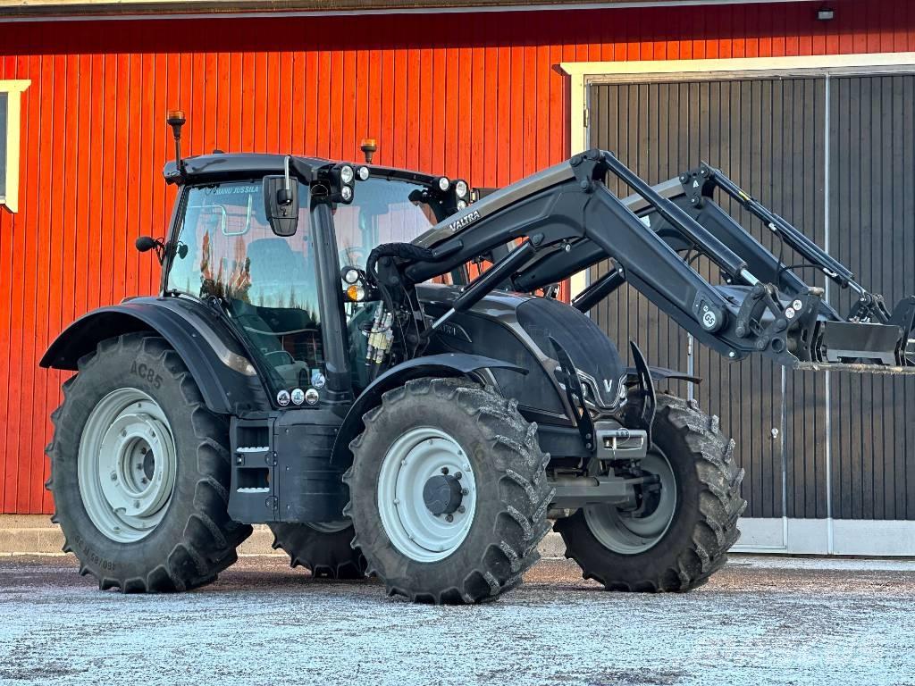 Valtra N 135 Active トラクター