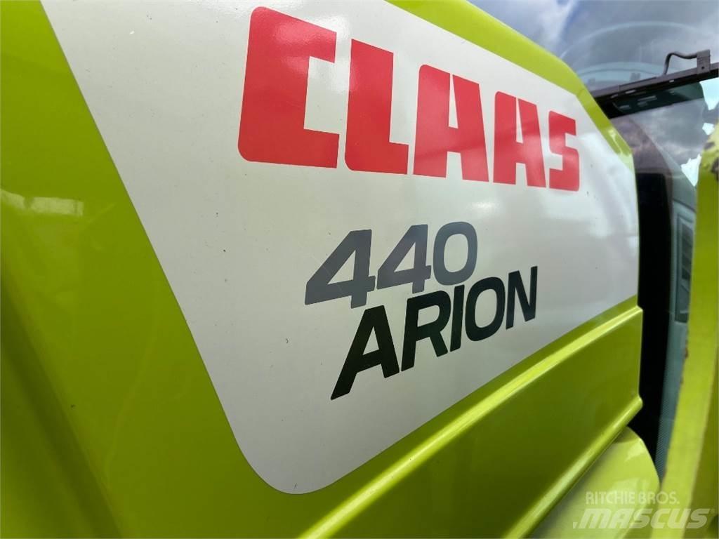 CLAAS Arion 440 トラクター