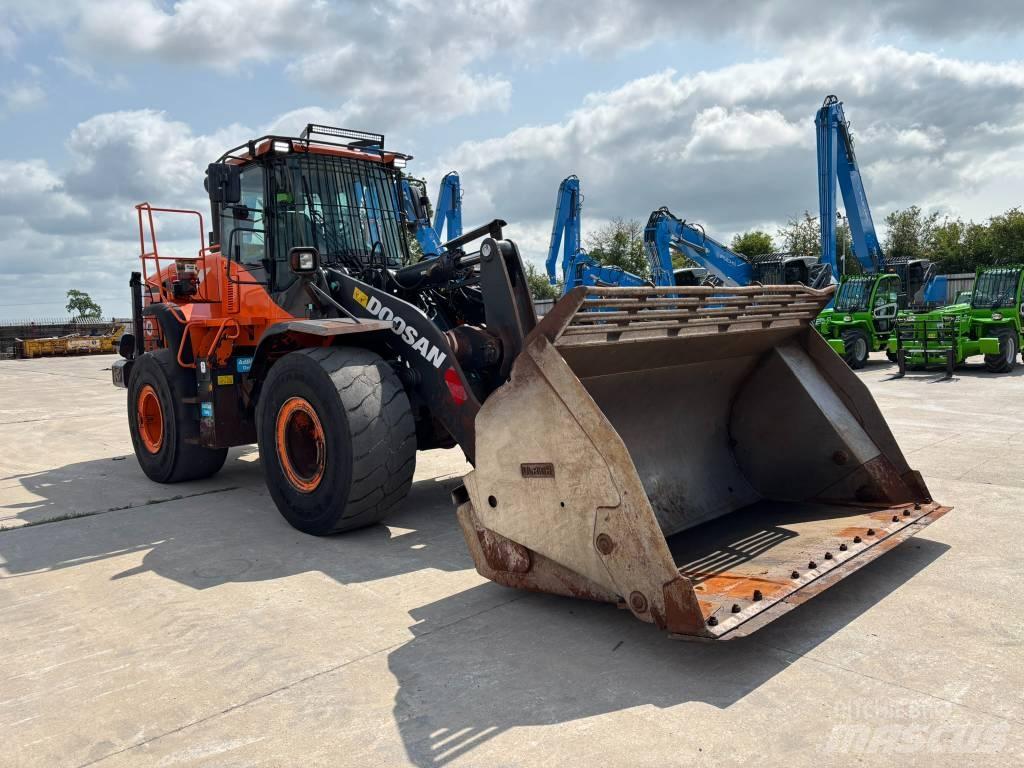 Doosan DL 300-5 ホイールローダー・タイヤショベル