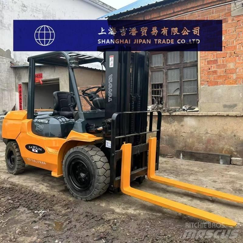 Toyota 5 ton ディーゼル・軽油