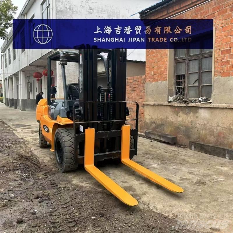 Toyota 5 ton ディーゼル・軽油