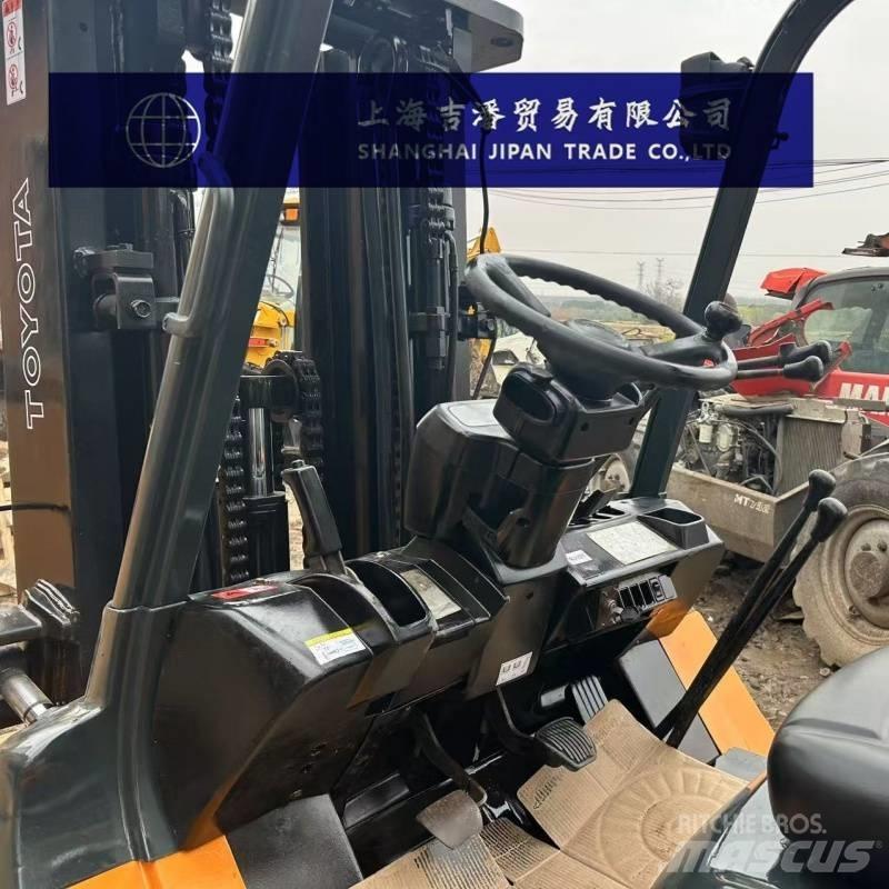 Toyota 5 ton ディーゼル・軽油