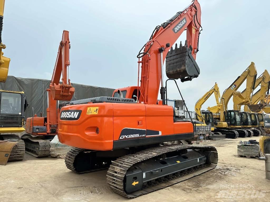 Doosan DX225LC-9C 大型油圧ショベル12t以上（パワーショベル・ユンボ）