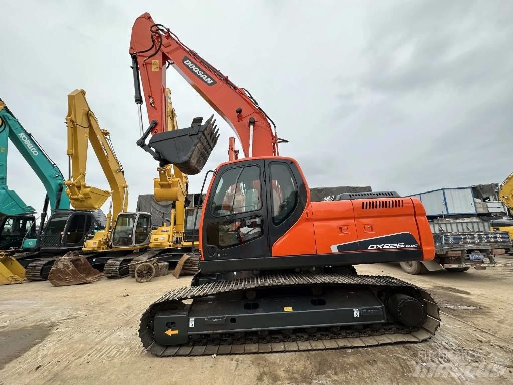 Doosan DX225LC-9C 大型油圧ショベル12t以上（パワーショベル・ユンボ）