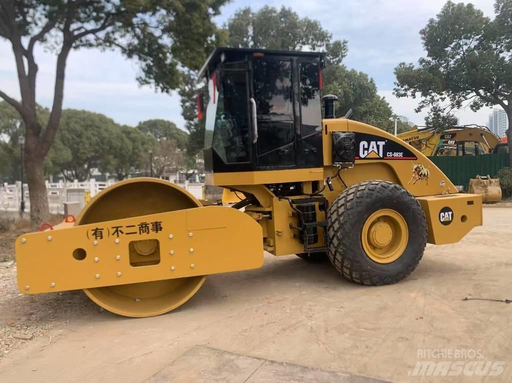 CAT CS 683 E 振動ローラ
