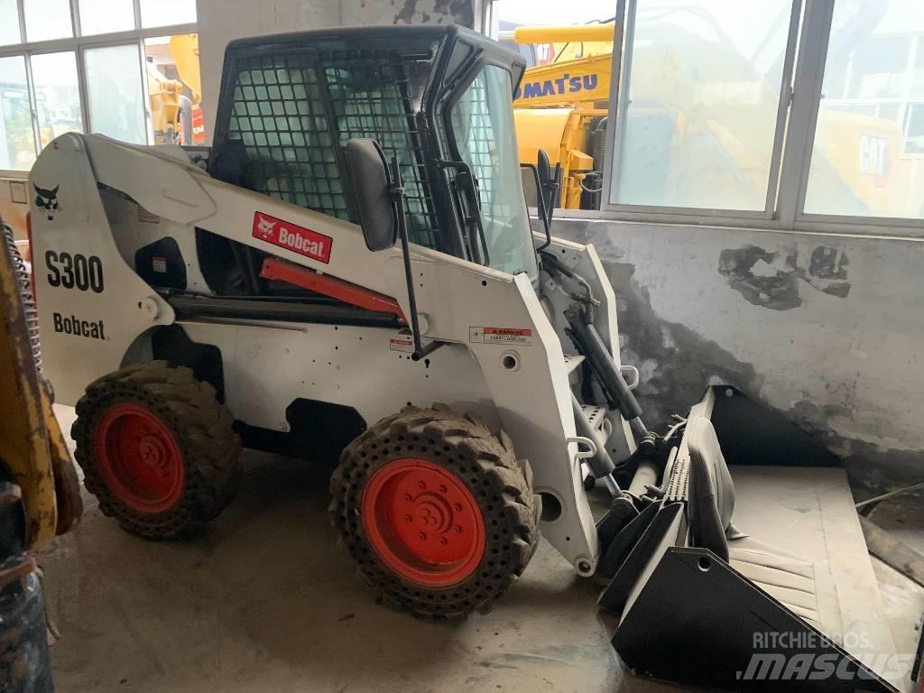 Bobcat S 300 スキッドステアローダー