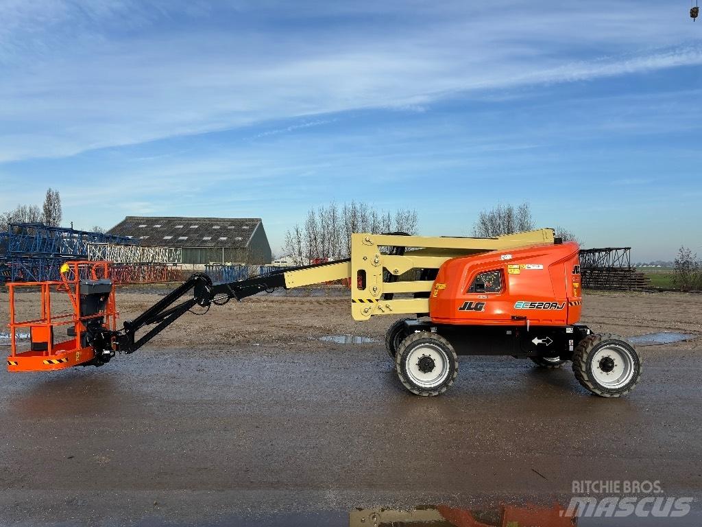 JLG EC 520 AJ ブームリフト　屈伸型
