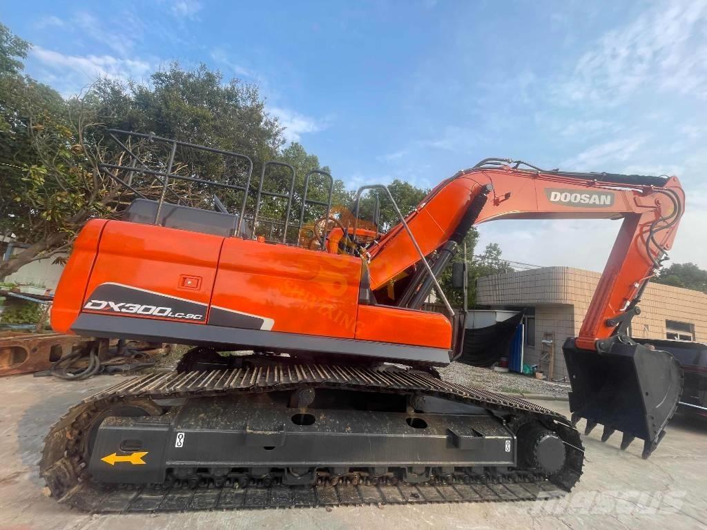 Doosan DX 300LCA 大型油圧ショベル12t以上（パワーショベル・ユンボ）
